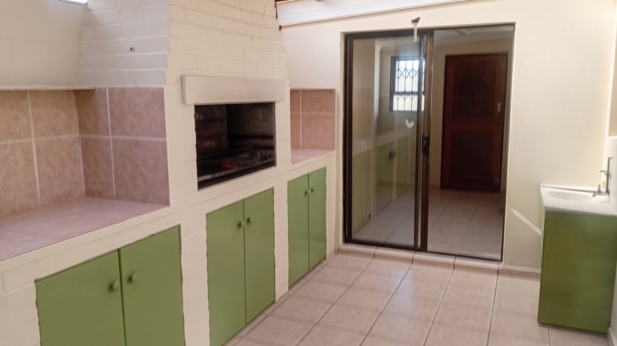 To Let 2 Bedroom Property for Rent in Middedorp Western Cape